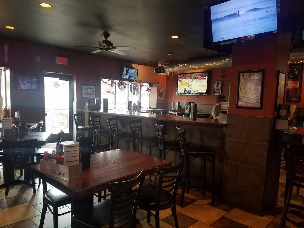 Crosstown Pub & Grill Naperville | restaurant | 909 E Ogden Ave, Naperville, IL 60563, USA | 6303579775 OR +1 630-357-9775