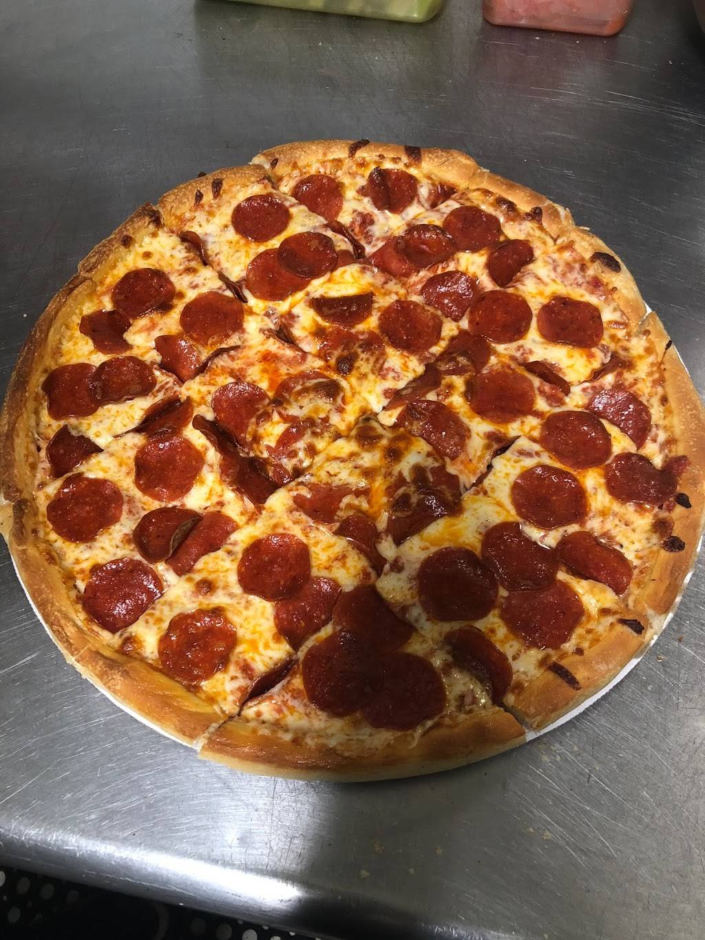 Fat Franks Pizza | restaurant | 481 Wethersfield Ave, Hartford, CT 06114, USA | 8602963111 OR +1 860-296-3111