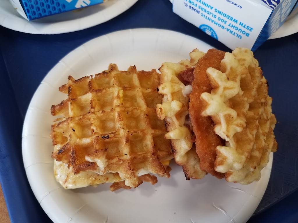 White Castle | restaurant | 1141 N Green Mt Rd, Belleville, IL 62221, USA | 6186220627 OR +1 618-622-0627