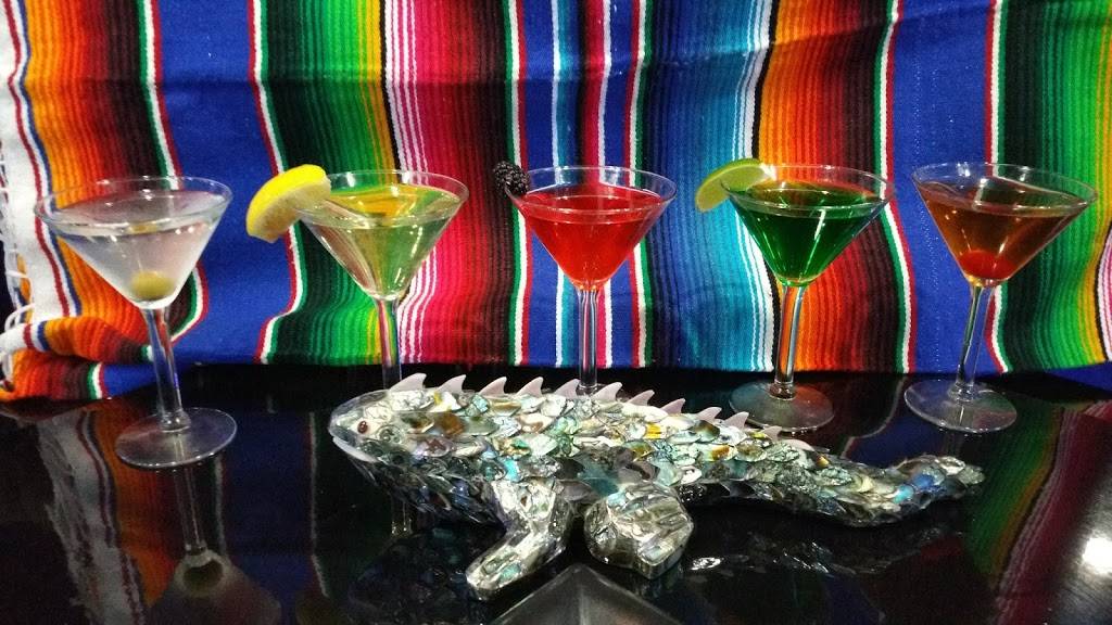 Iguanas Grill and Cantina | restaurant | 6401 White Ln, Bakersfield, CA 93309, USA | 6613817576 OR +1 661-381-7576