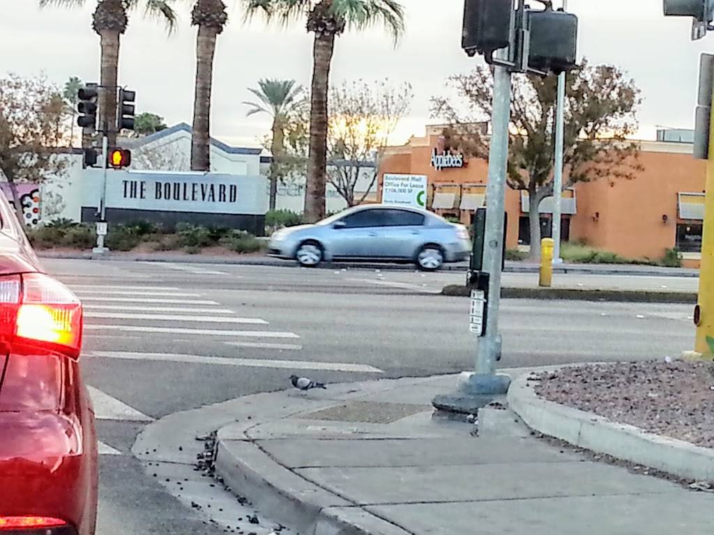 Carls Jr. | restaurant | 1180 E Desert Inn Rd, Las Vegas, NV 89109, USA | 7023697061 OR +1 702-369-7061