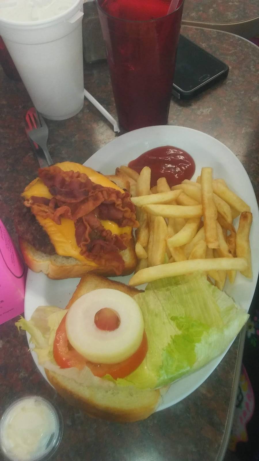 Moores Restaurant | restaurant | 7309 Old St Louis Rd, Belleville, IL 62223, USA | 6183978271 OR +1 618-397-8271