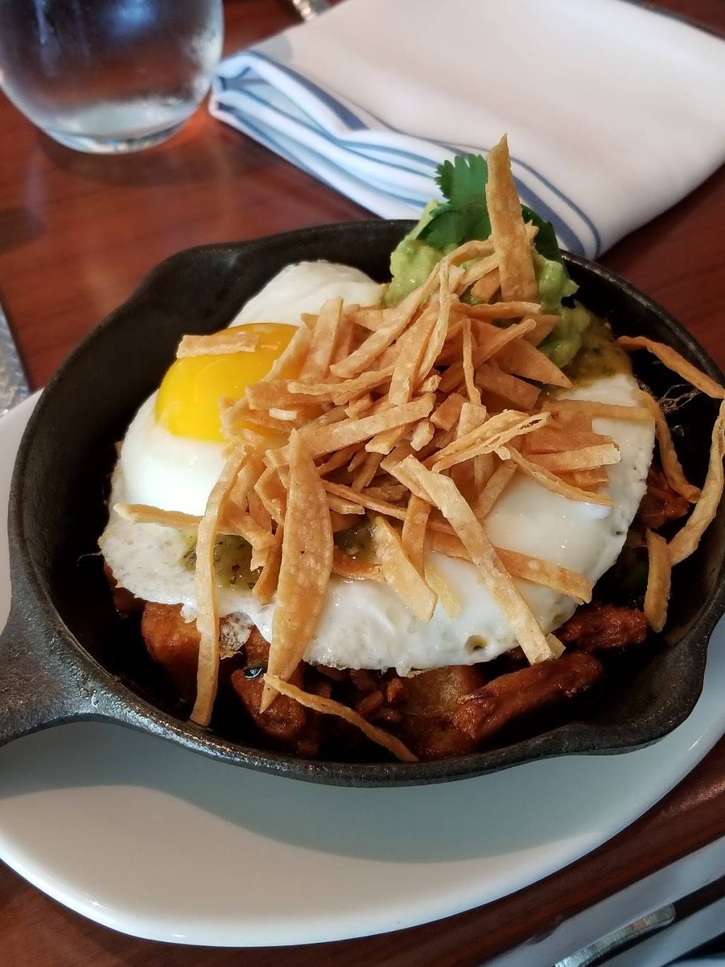 Cast & Plow | restaurant | 4375 Admiralty Way, Marina Del Rey, CA 90292, USA | 3105744333 OR +1 310-574-4333