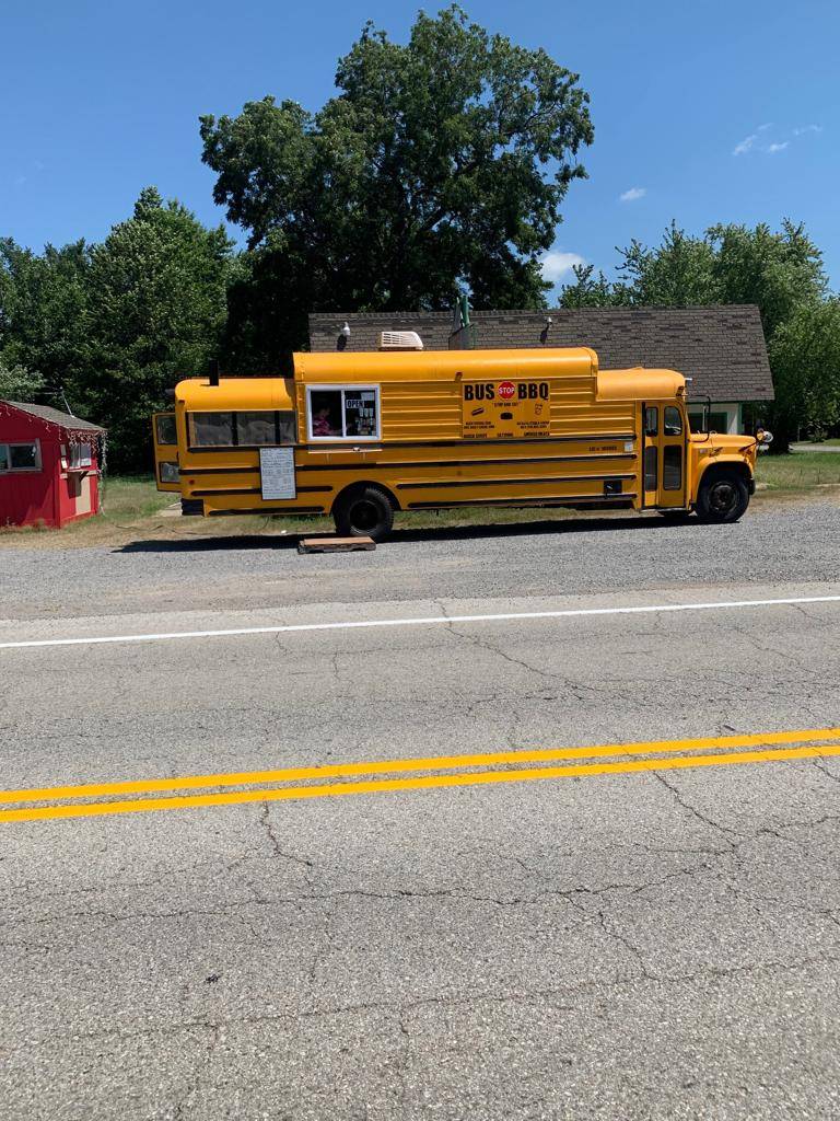 Bus Stop BBQ | restaurant | 15043 S 428, Chouteau, OK 74337, USA | 9188033385 OR +1 918-803-3385