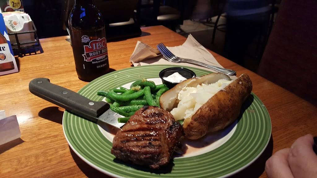 Applebees Grill + Bar | restaurant | 270 W Holt Ave, Milwaukee, WI 53207, USA | 4144890874 OR +1 414-489-0874