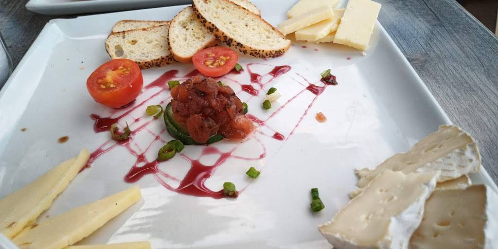 Restaurant Janick | restaurant | 995 Rue Richelieu, Beloeil, QC J3G 4P8, Canada | 4507141066 OR +1 450-714-1066