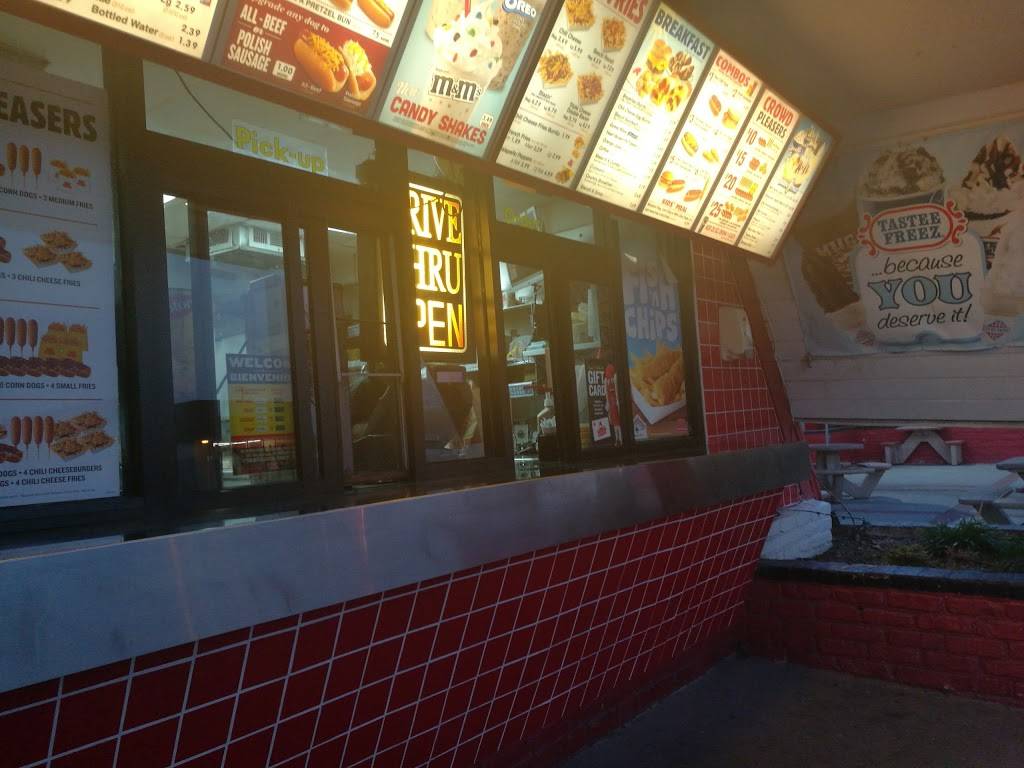 Wienerschnitzel | restaurant | 711 E Alisal St, Salinas, CA 93905, USA | 8314249999 OR +1 831-424-9999