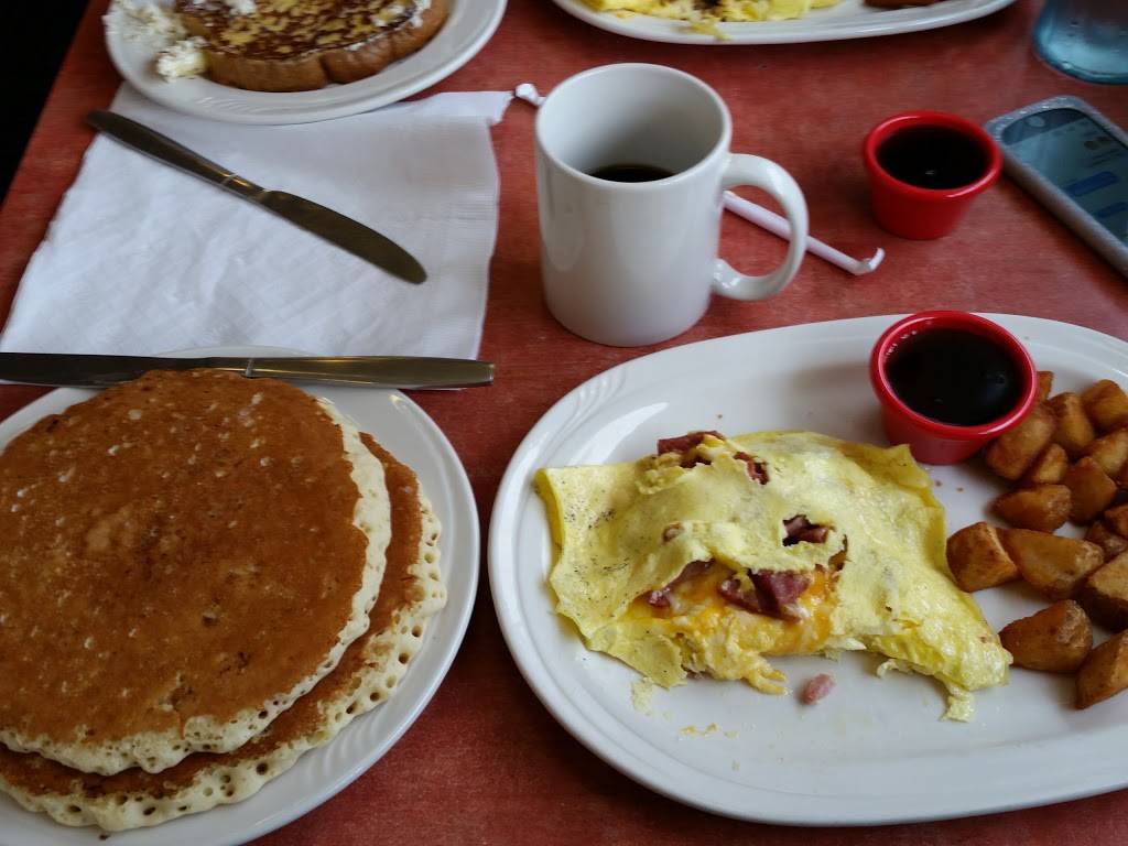 Friendlys | restaurant | 1229 S Willow St, Manchester, NH 03103, USA | 6036680542 OR +1 603-668-0542