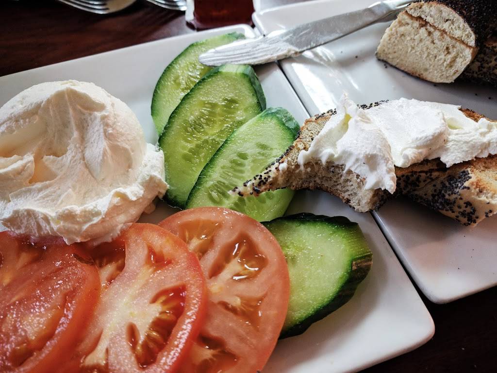 Bagel World | restaurant | 336 Wilson Ave, North York, ON M3H 1S9, Canada | 4166355931 OR +1 416-635-5931