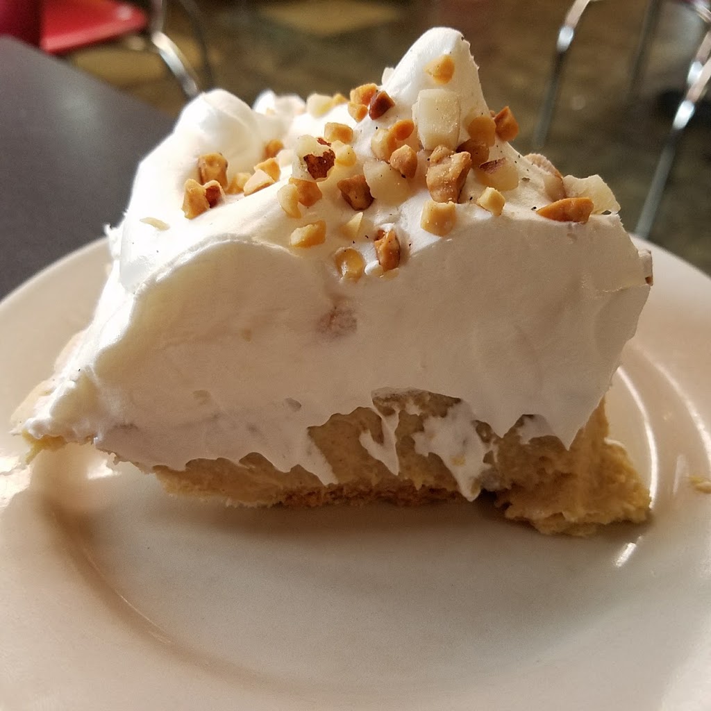 Mrs. Wicks Restaurant & Pie Shop | restaurant | 100 N Cherry St, Winchester, IN 47394, USA | 7655847437 OR +1 765-584-7437