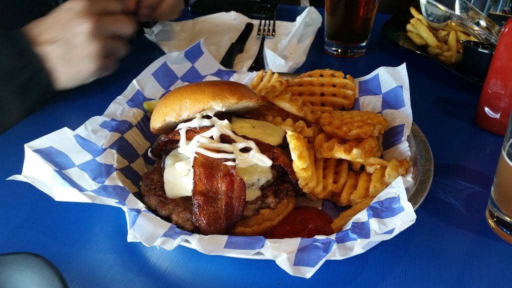 Point Burger Bar Pewaukee | restaurant | W229N1400 Westwood Dr, Waukesha, WI 53186, USA | 2629559192 OR +1 262-955-9192