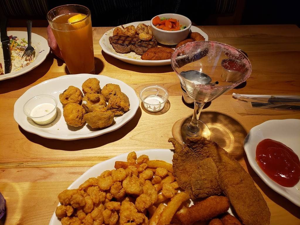 The Hook Seafood & Oyster House | restaurant | 3301 N Main St, Anderson, SC 29621, USA | 8642221431 OR +1 864-222-1431