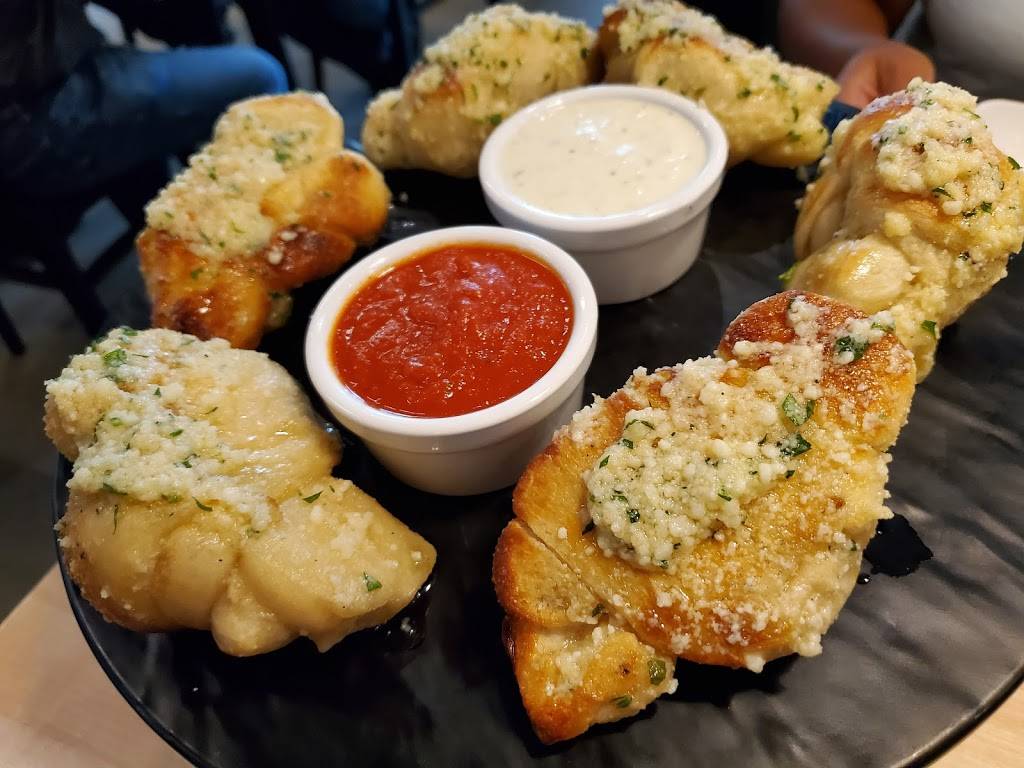 Mootz Pizzeria and Bar | restaurant | 1230 Library St, Detroit, MI 48226, USA | 3132431230 OR +1 313-243-1230