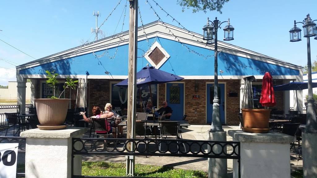 Vals Sports Bar & Grill | restaurant | 1600 Government St, Ocean Springs, MS 39564, USA | 2283279210 OR +1 228-327-9210