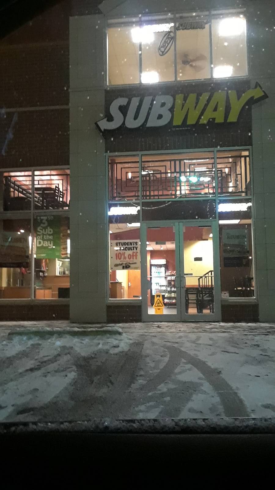 Subway | restaurant | 1525 W Madison St, Chicago, IL 60606, USA | 3124329497 OR +1 312-432-9497