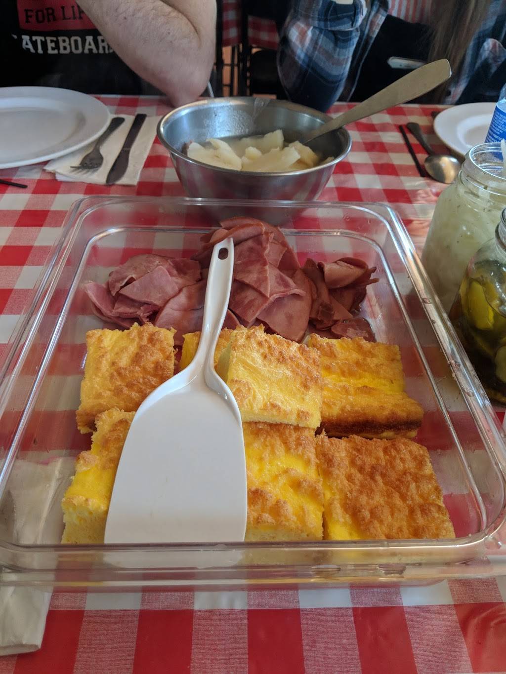 Erabiliere Chez Lahaie | restaurant | 3401 Chemin du Parc National, Shawinigan, QC G9T 5K5, Canada | 8195332048 OR +1 819-533-2048