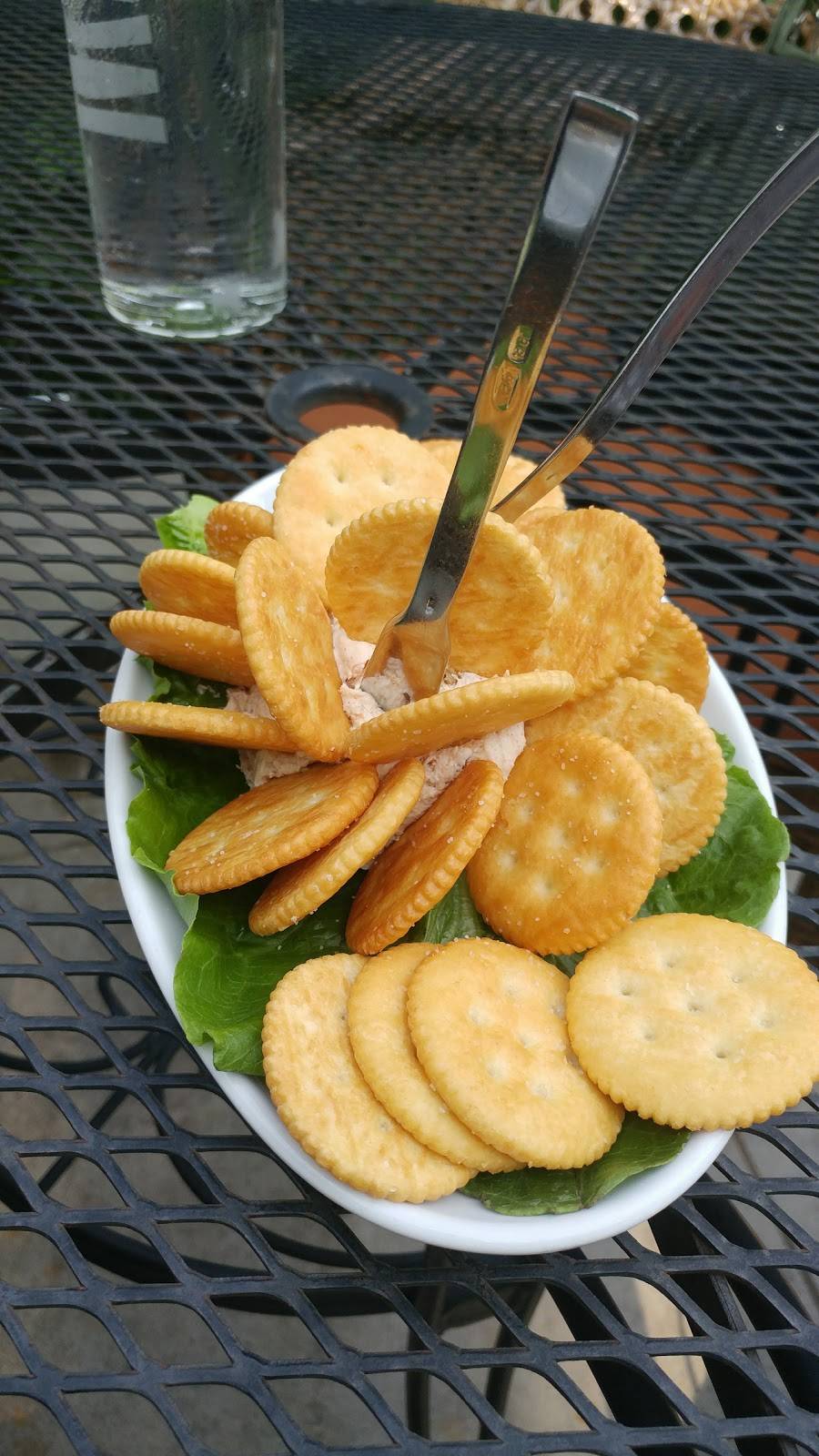 The Bearded Dogg Lounge | restaurant | 302 S Otsego Ave, Gaylord, MI 49735, USA | 9896190298 OR +1 989-619-0298