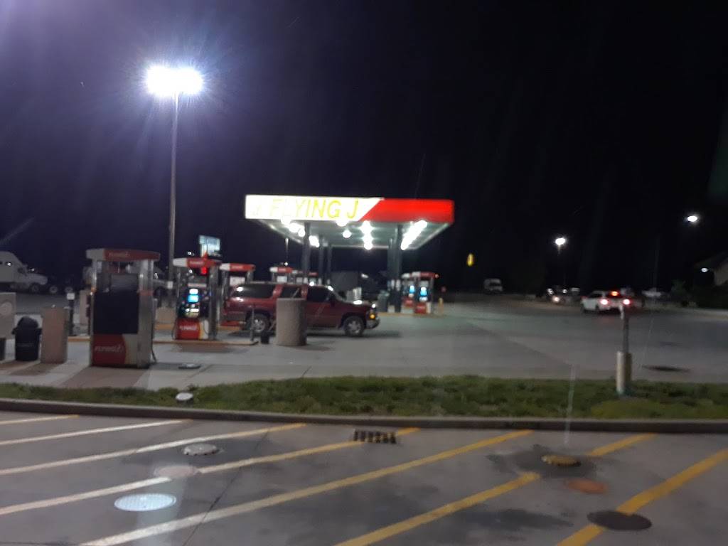 Flying J Travel Center | restaurant | 140 Racehorse Dr, East St Louis, IL 62205, USA | 6183374579 OR +1 618-337-4579