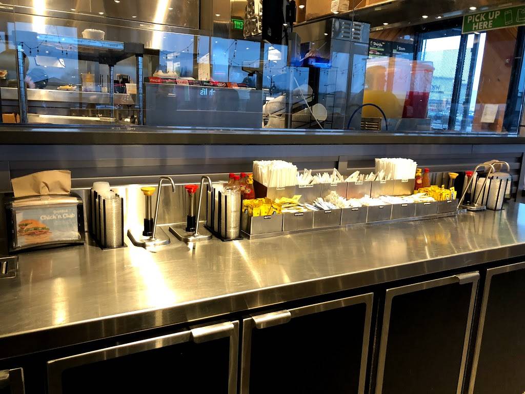 Shake Shack | restaurant | 2400 Fashion Center Blvd, Christiana, DE 19702, USA | 3025977417 OR +1 302-597-7417