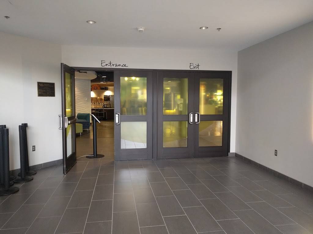 Crossroads Culinary Center | restaurant | 3 Frontier Rd, Buffalo, NY 14228, USA | 7166453663 OR +1 716-645-3663