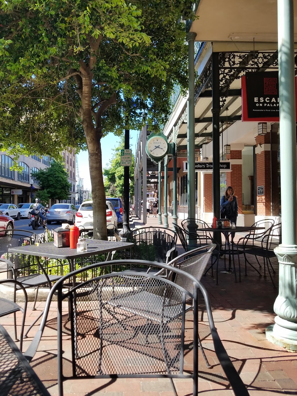 The Dog House | restaurant | 30 S Palafox St, Pensacola, FL 32502, USA | 8504323104 OR +1 850-432-3104