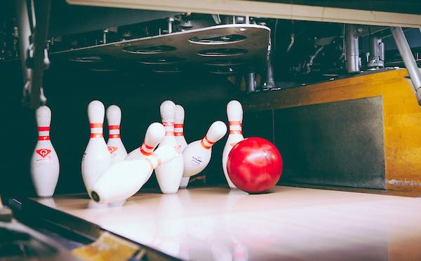 Tullahoma Bowling Lanes | restaurant | 900 S Anderson St, Tullahoma, TN 37388, USA | 9314551947 OR +1 931-455-1947