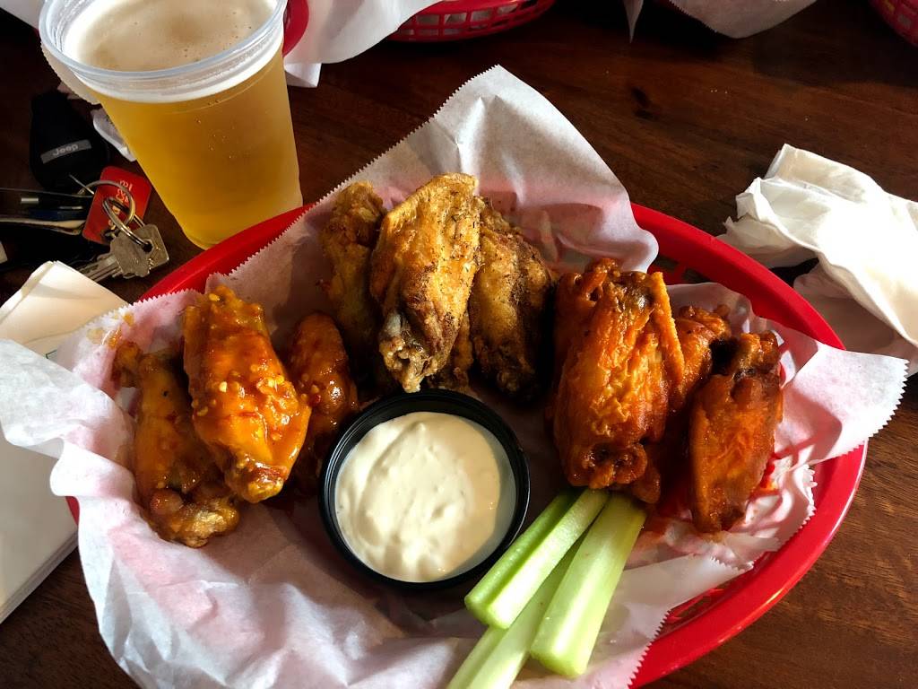 Roosters Wings & Brew | restaurant | 1 Baker St, Mohegan Lake, NY 10547, USA | 9147431797 OR +1 914-743-1797