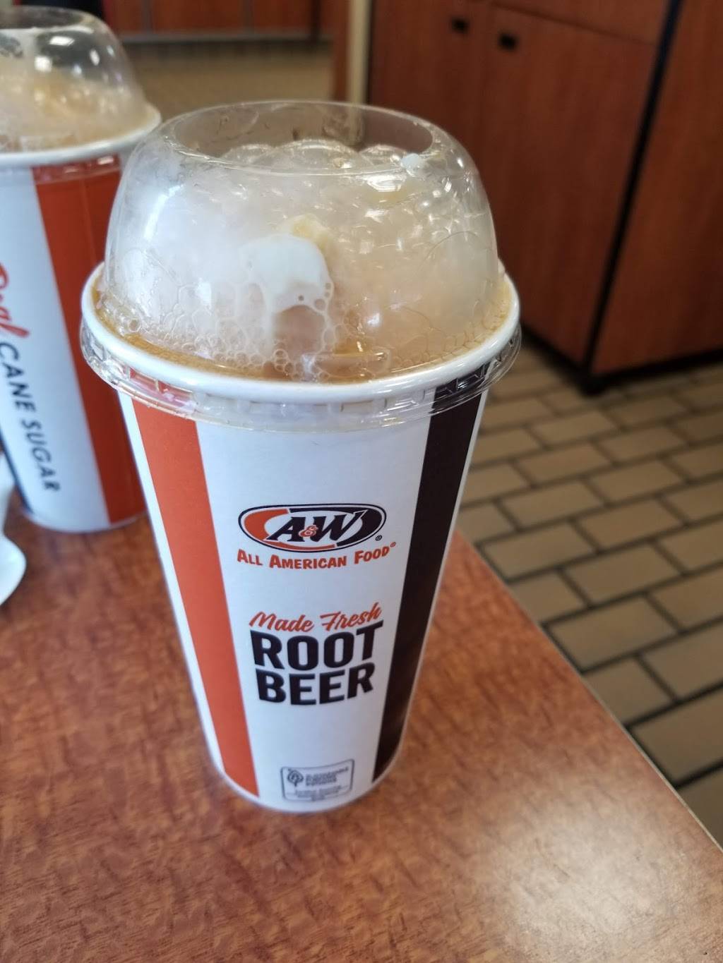 A&W Restaurant | restaurant | 140 N Main St, East Peoria, IL 61611, USA | 3096980515 OR +1 309-698-0515
