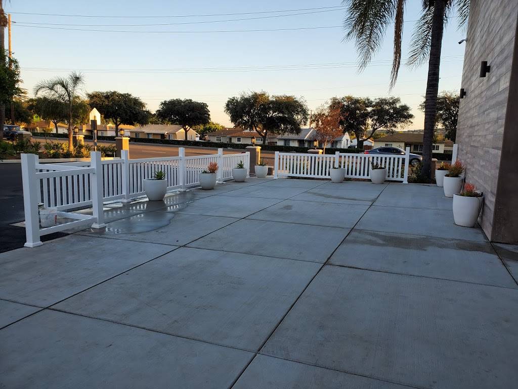 R Banquet | restaurant | 651 W Whittier Blvd, La Habra, CA 90631, USA | 6266183032 OR +1 626-618-3032