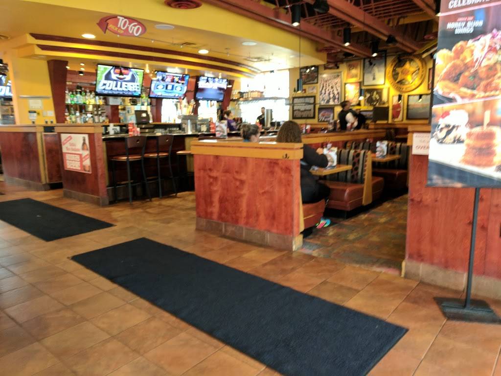 Red Robin Gourmet Burgers and Brews | restaurant | 3379 W Shore Dr, Holland, MI 49424, USA | 6169949855 OR +1 616-994-9855