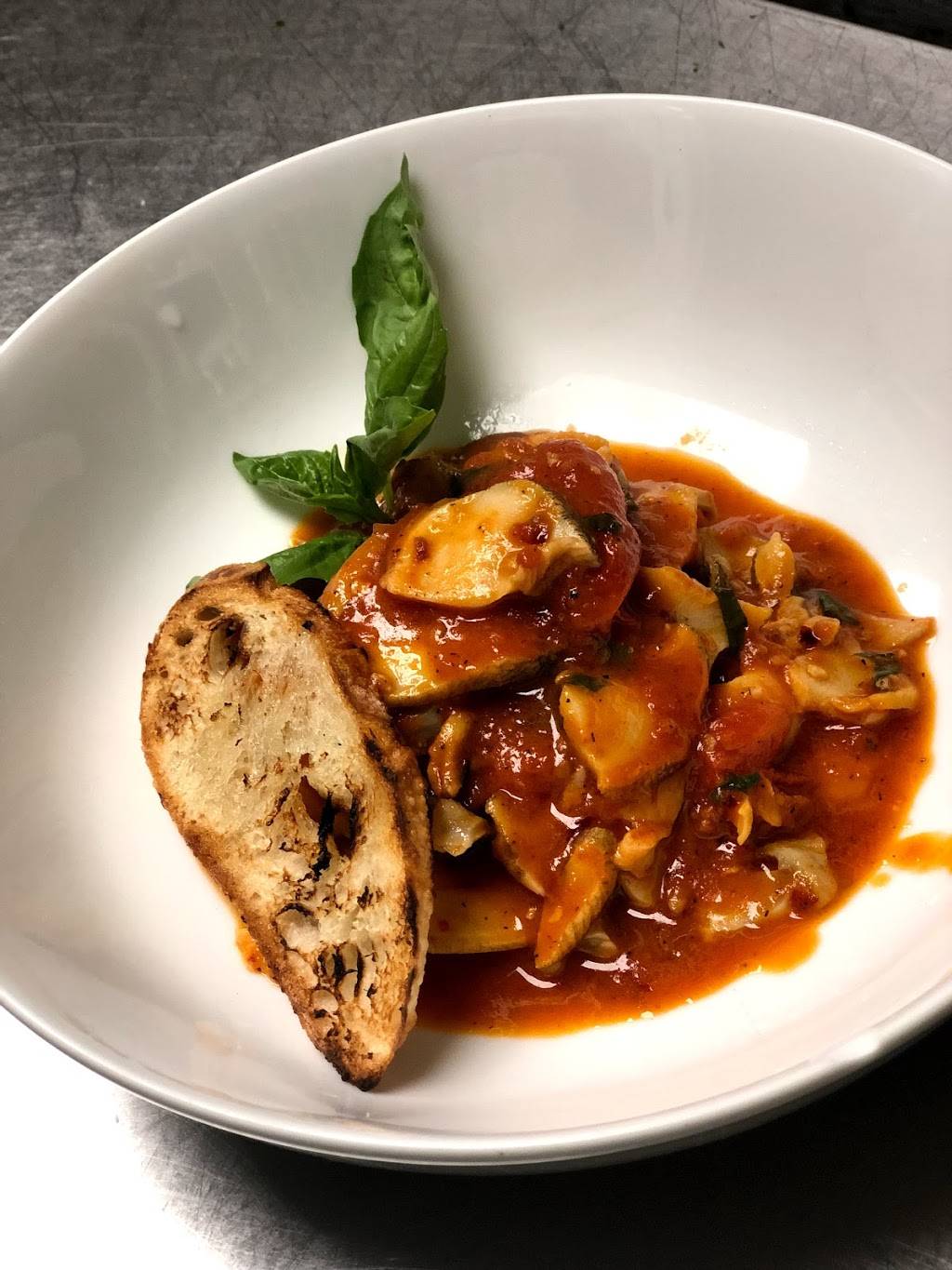 Saly Gs Restaurant & Tavern | restaurant | 169 Washington Valley Rd, Warren, NJ 07059, USA | 7326677400 OR +1 732-667-7400