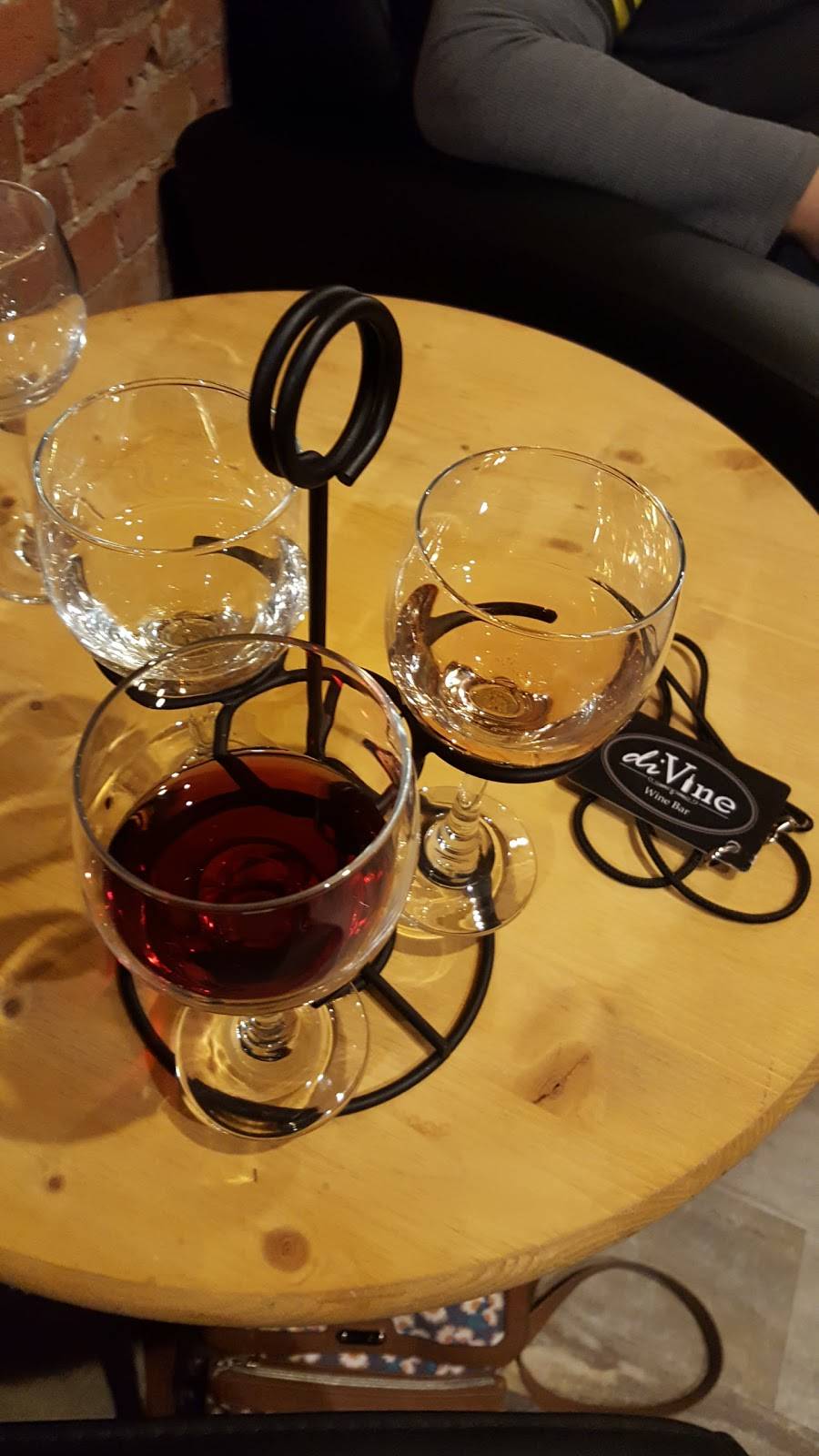 DiVine Wine Bar | restaurant | 326 S Main St, Findlay, OH 45840, USA | 5672508534 OR +1 567-250-8534