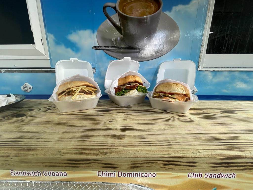 Roxis Caribbean flavor | restaurant | 5406 N 56th St, Tampa, FL 33610, USA | 8139277708 OR +1 813-927-7708