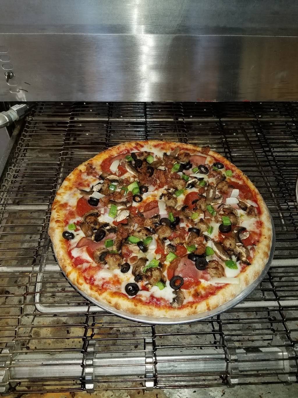 Fattes Pizza | restaurant | 2767 W Shaw Ave #117, Fresno, CA 93711, USA | 5593745555 OR +1 559-374-5555