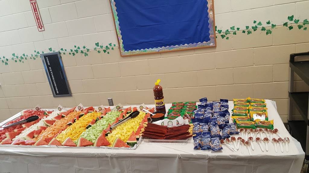 Chabelitas Yummy Foods and Fruits | restaurant | 109 Bridge St, Le Sueur, MN 56058, USA | 6122513714 OR +1 612-251-3714