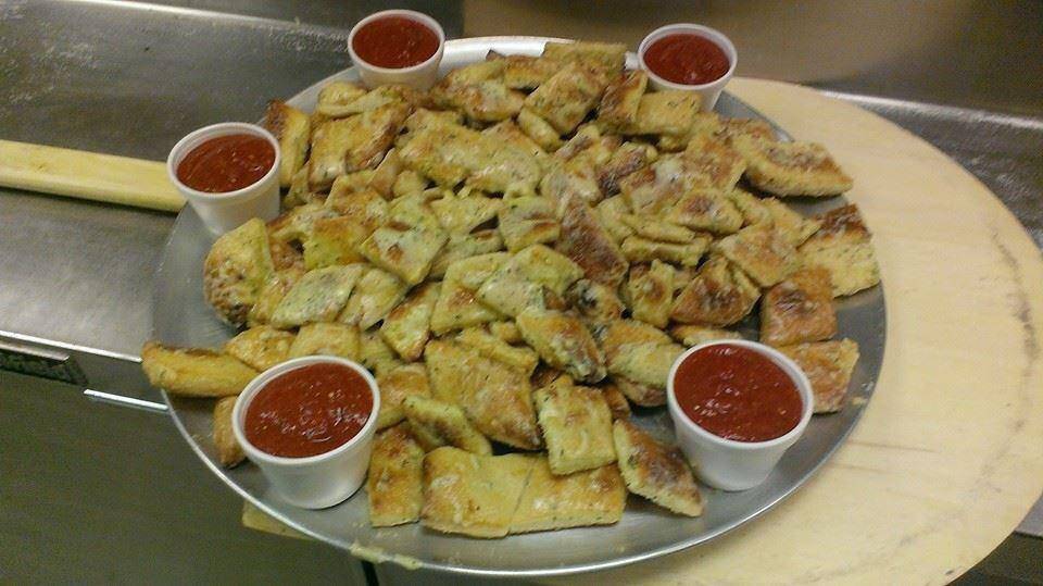 Carlos Italian Pizzeria | restaurant | 3150 Plainfield Ave NE, Grand Rapids, MI 49525, USA | 6163644900 OR +1 616-364-4900