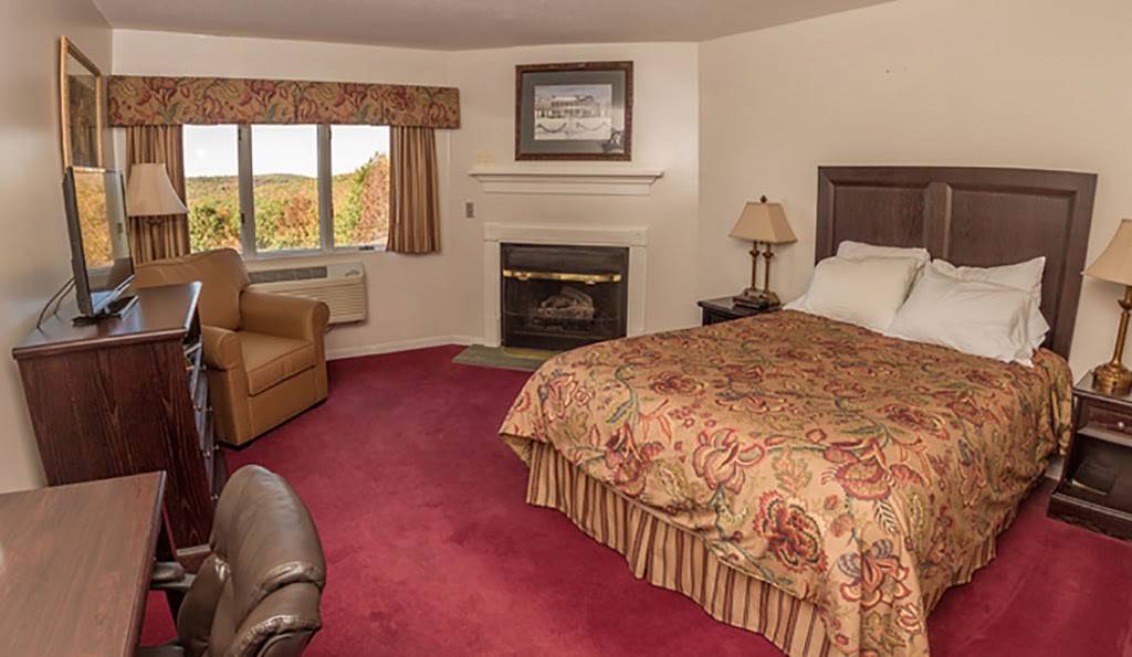 The Lucerne Inn | night club | 2517 Main Rd, Dedham, ME 04429, USA | 2078435123 OR +1 207-843-5123