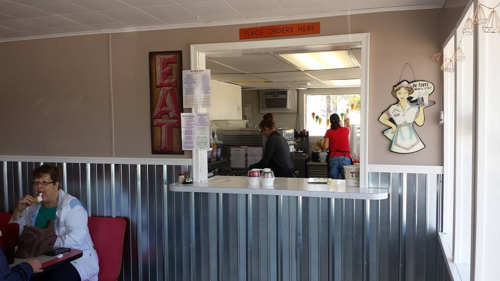Avilla Diner and Dairy Treat | restaurant | 712 S Main St, Avilla, IN 46710, USA | 2608974400 OR +1 260-897-4400