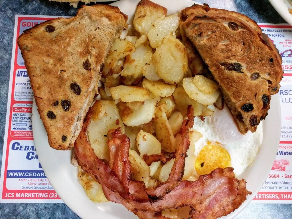 Lakeside Inn Restaurant | restaurant | 27 W Lake St, Sand Lake, MI 49343, USA | 6166368819 OR +1 616-636-8819