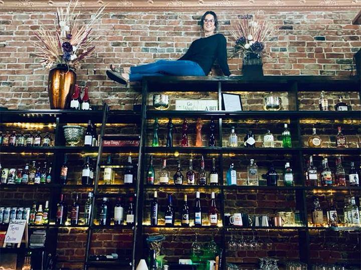 Atlantic & Pacific Pub | night club | 105 S 3rd St, Knoxville, IA 50138, USA | 6418288008 OR +1 641-828-8008