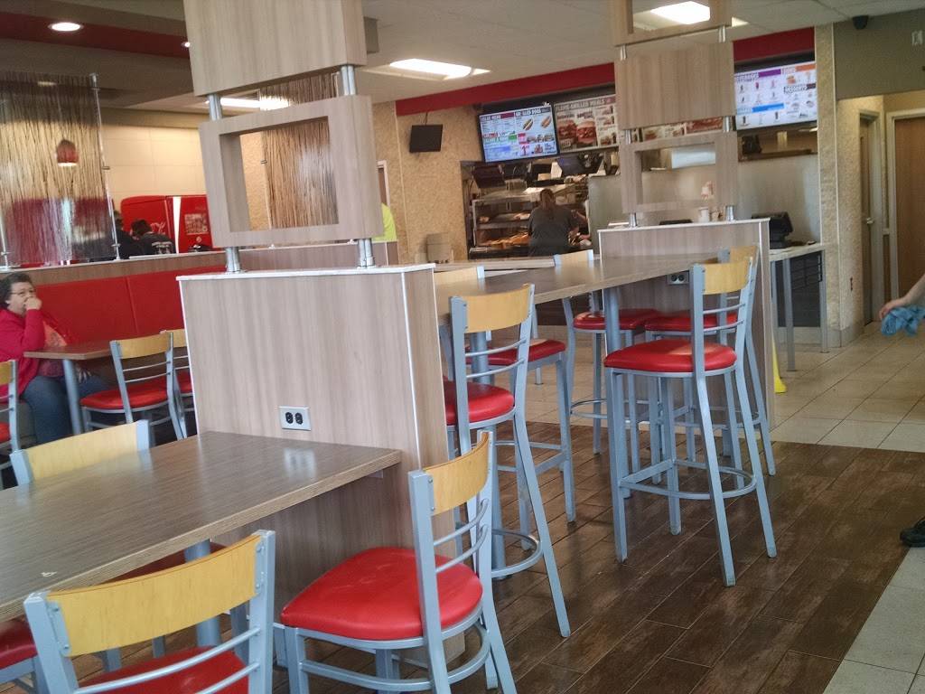 Burger King | restaurant | 47 East W Main St, North Vernon, IN 47265, USA | 8123521955 OR +1 812-352-1955