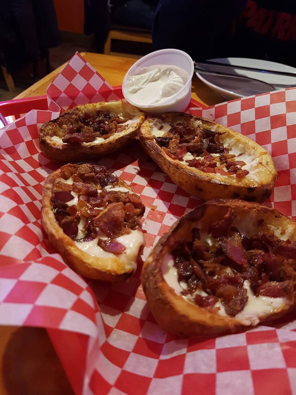 Fat Louies American Style Pizzeria & Bar | restaurant | 384 Linwell Rd, St. Catharines, ON L2M 2P2, Canada | 9059344673 OR +1 905-934-4673