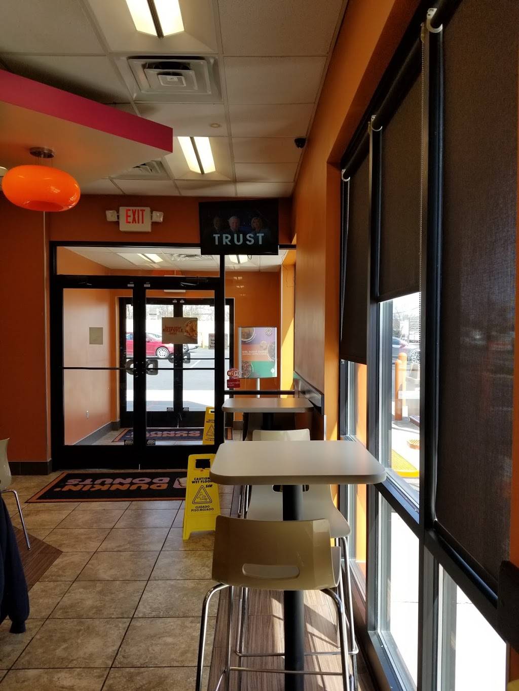 Dunkin | cafe | 2450 Market St, Linwood, PA 19061, USA | 4844826472 OR +1 484-482-6472