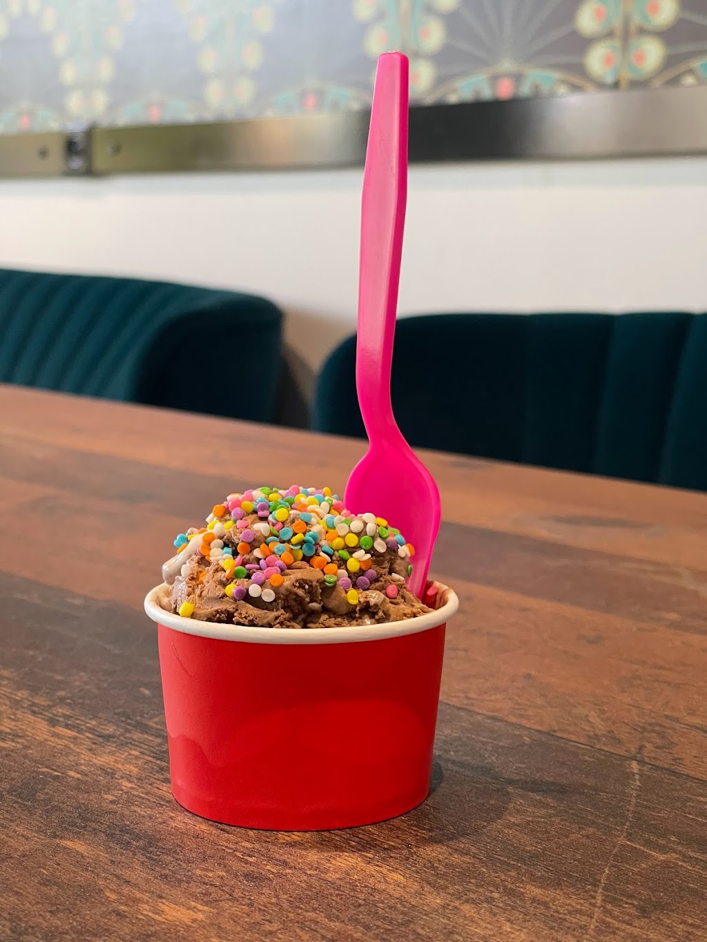 Violets and Cream | cafe | 1251 E McAndrews Rd, Medford, OR 97504, USA | 4582262093 OR +1 458-226-2093