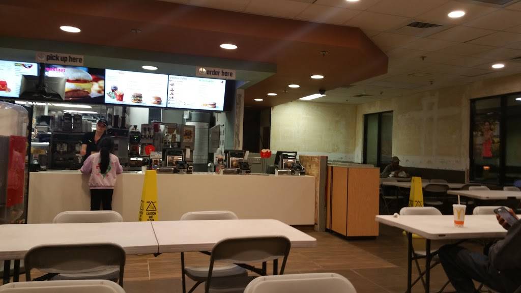 McDonalds | cafe | 1741 Pacific Ave, Oxnard, CA 93033, USA | 8054865553 OR +1 805-486-5553