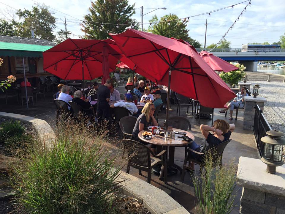 Trader Jacks Riverside Grille | restaurant | 35901 Lakeshore Blvd, Eastlake, OH 44095, USA | 4409468330 OR +1 440-946-8330