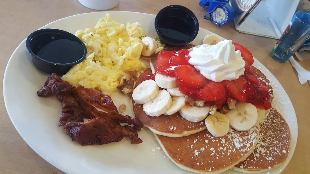 Cocos Bakery Restaurant | restaurant | 2501 Via Campo, Montebello, CA 90640, USA | 3237284690 OR +1 323-728-4690