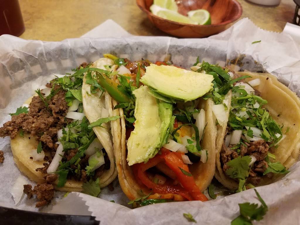 Carbon Live Fire Mexican Grill | restaurant | 300 W 26th St, Chicago, IL 60616, USA | 3122253200 OR +1 312-225-3200