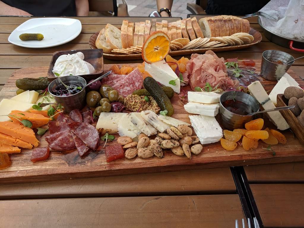 Annata Wine Bar | restaurant | 300 Beach Dr NE #128, St. Petersburg, FL 33701, USA | 7278519582 OR +1 727-851-9582