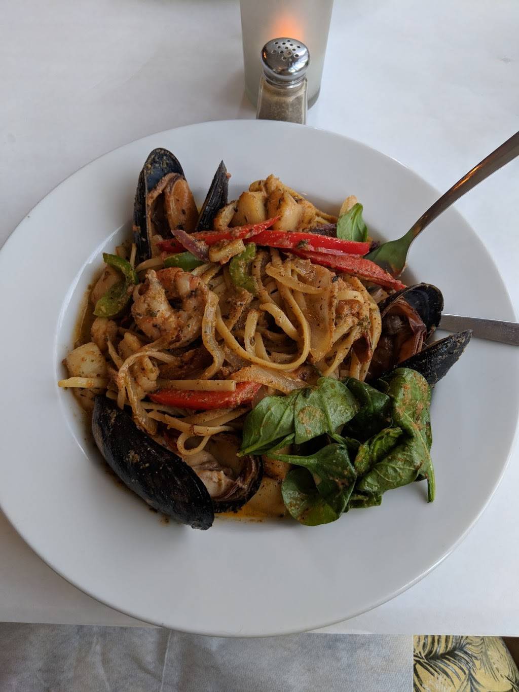 Pineapple Eddie Southern Bistro | restaurant | 1402 W 10th St, Erie, PA 16502, USA | 8144540700 OR +1 814-454-0700